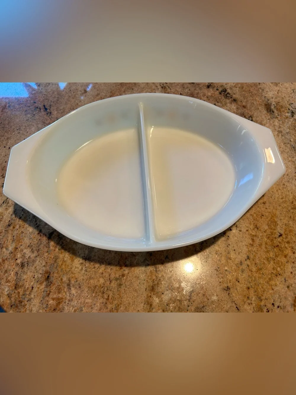 Pyrex 1 1/2 quart Town & Country Divided Dish 8.5x12” 1963 pattern No chips
